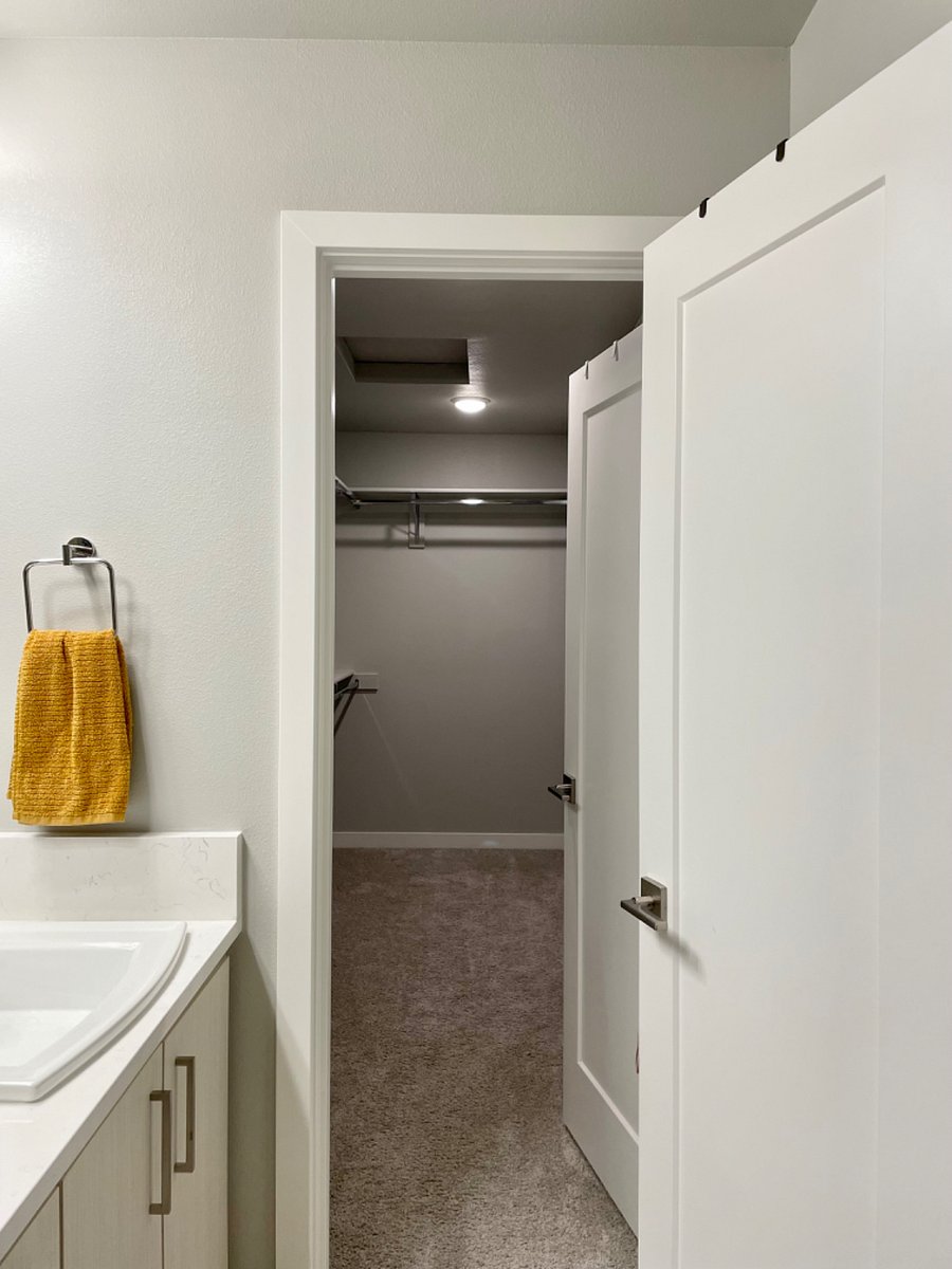 Furnished Finder property 399266_3 photo 8