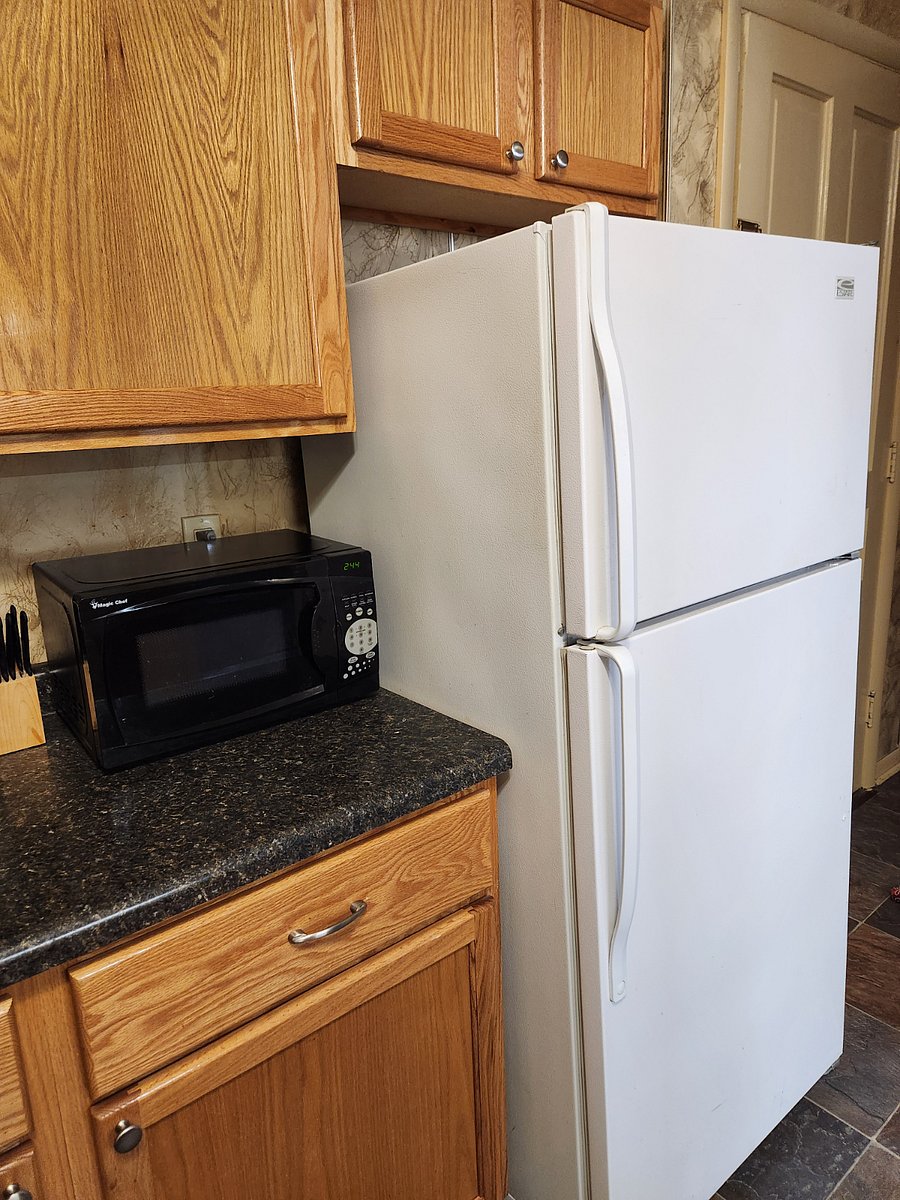 Microwave & Full sized Frig.