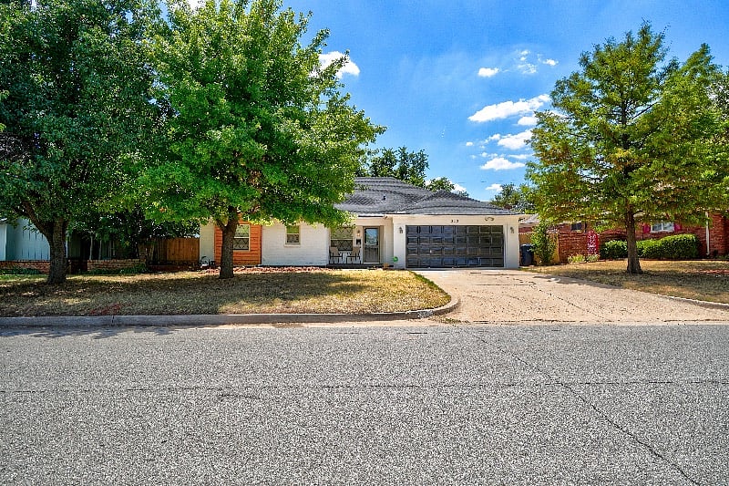 Furnished Finder property 399375_1 photo 2