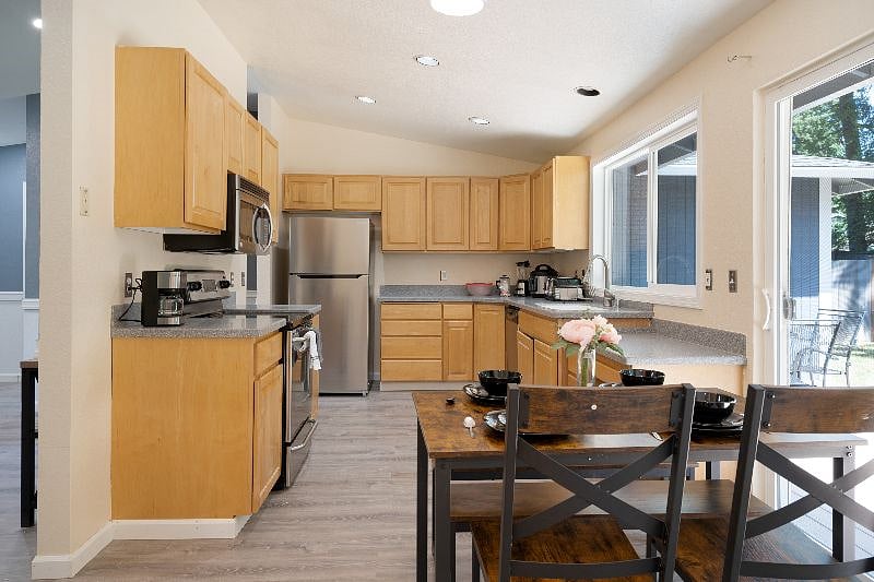 Furnished Finder property 399445_1 photo 3