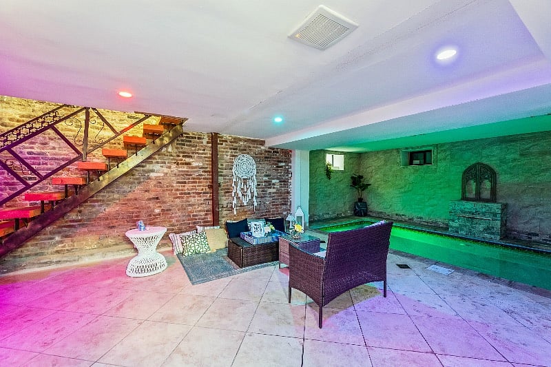 in door pool lounge