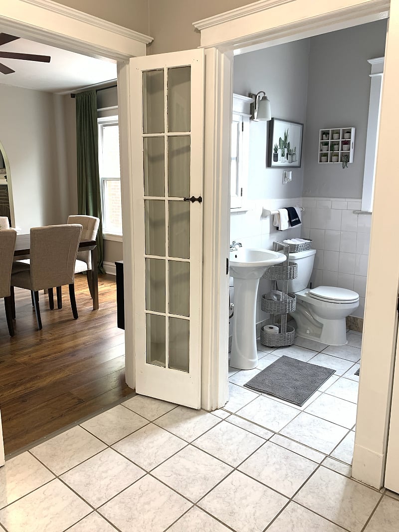 Foyer connecting dining room, bathroom, laundry room and bedrooms.
