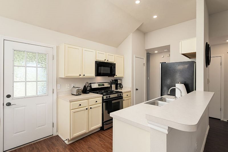 Furnished Finder property 399824_1 photo 17