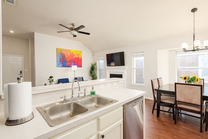 Furnished Finder property 399824_1 photo 22