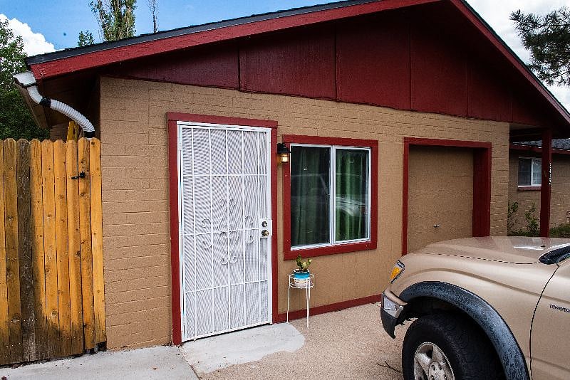 Furnished Finder property 400016_1 photo 2