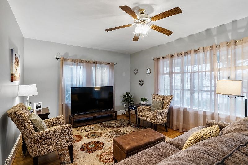 Furnished Finder property 400036_1 photo 9