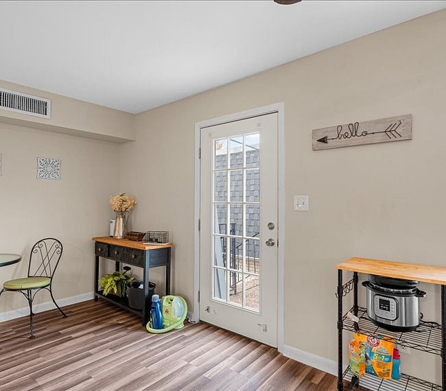 Furnished Finder property 400060_1 photo 3