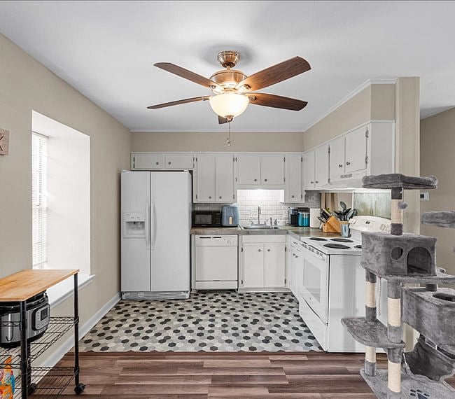 Furnished Finder property 400060_1 photo 11