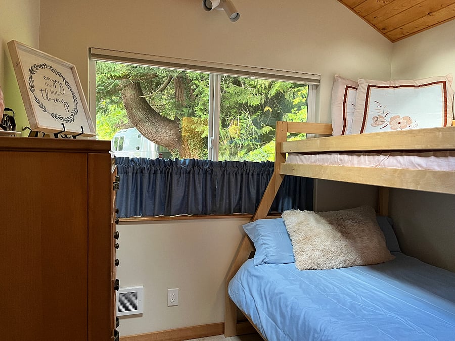 Curtain pulls down for privacy