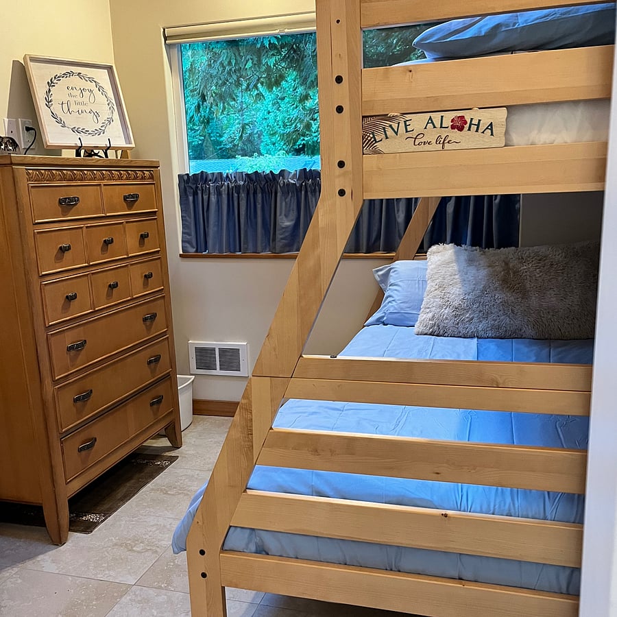 Dresser drawers with space
