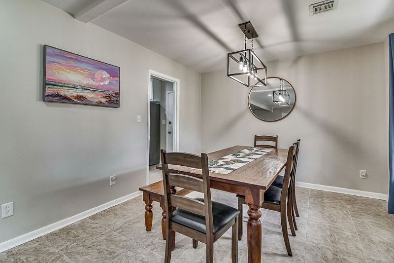 Furnished Finder property 400130_1 photo 4