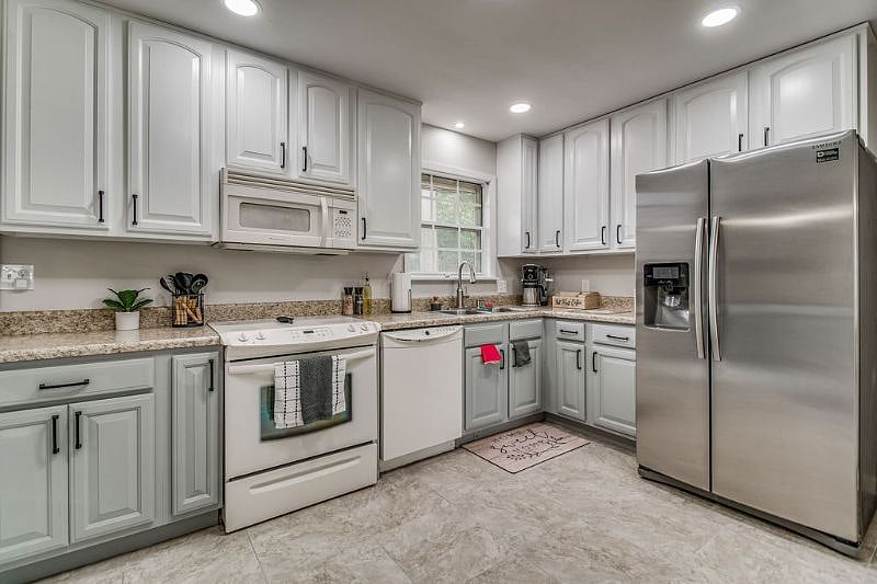 Furnished Finder property 400130_1 photo 8