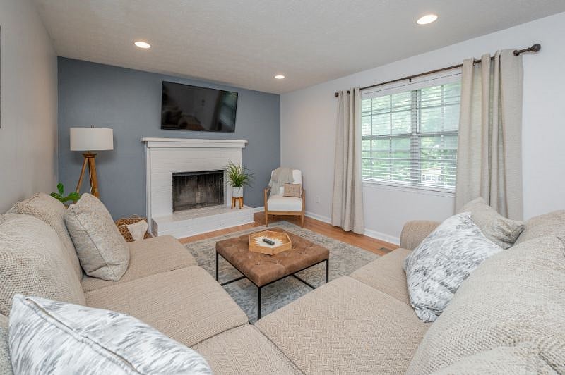 Furnished Finder property 400250_2 photo 6