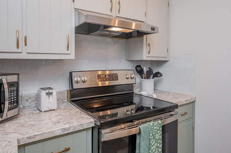 Furnished Finder property 400250_4 photo 10