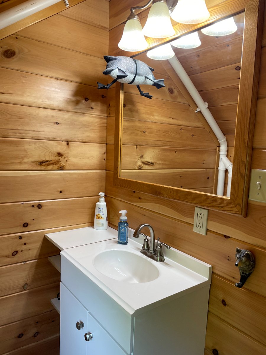 2nd floor bathroom