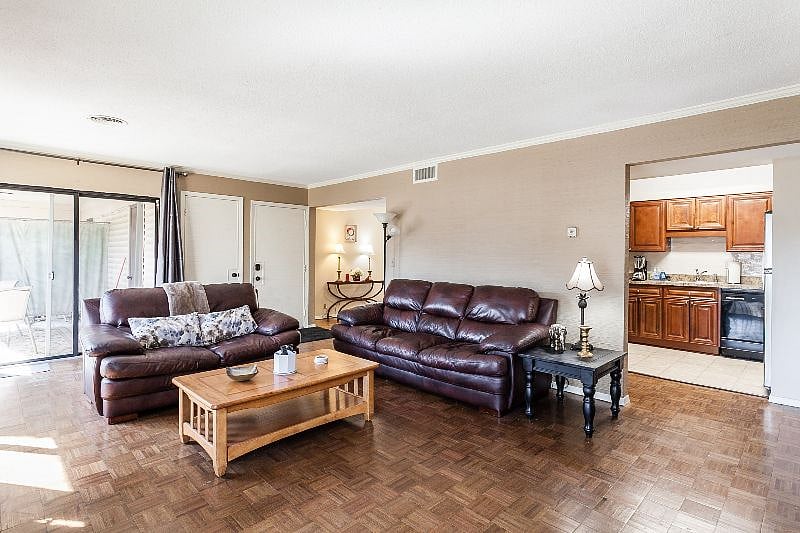 Furnished Finder property 400282_1 photo 3