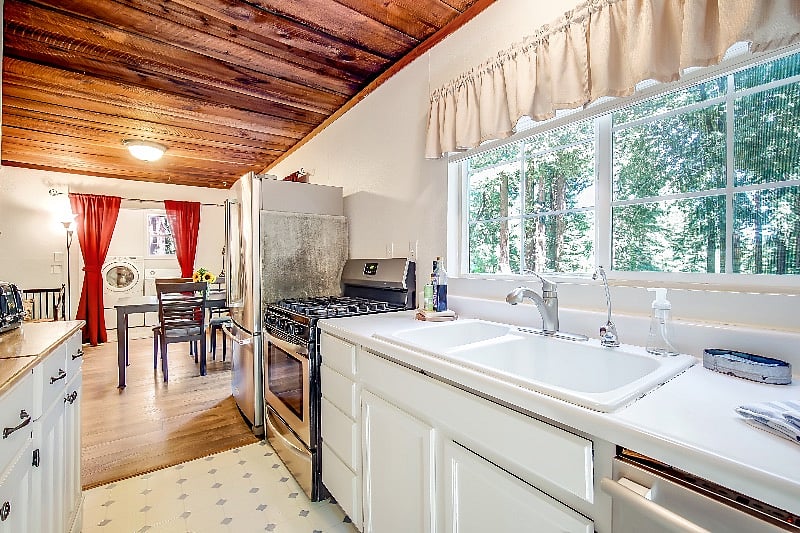 Furnished Finder property 400436_1 photo 15