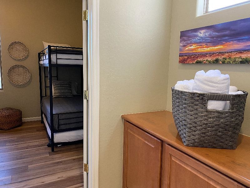 Furnished Finder property 400447_1 photo 29