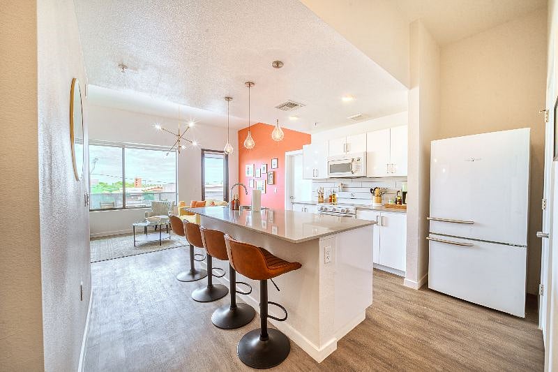 Furnished Finder property 400490_1 photo 3