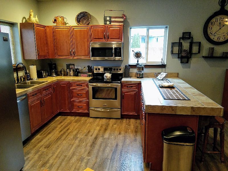 Furnished Finder property 400526_1 photo 8