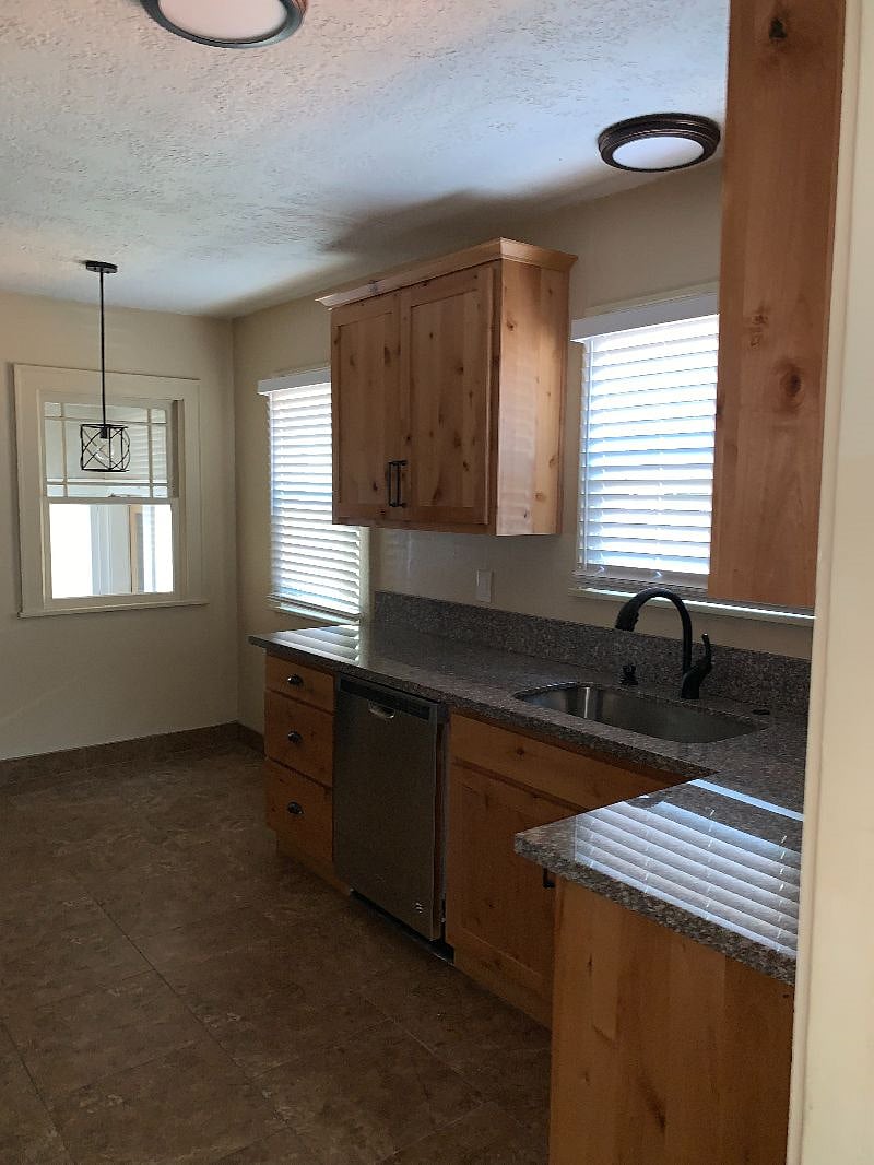 Furnished Finder property 400537_1 photo 14