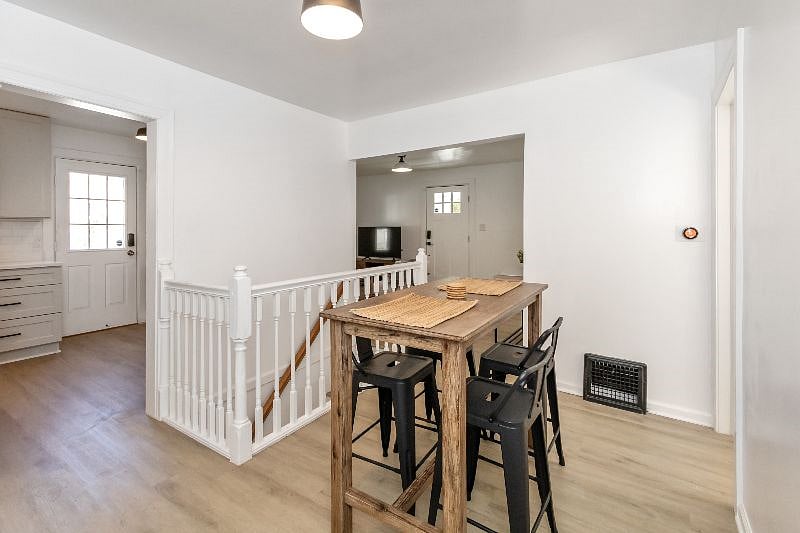 Dining table/work space
