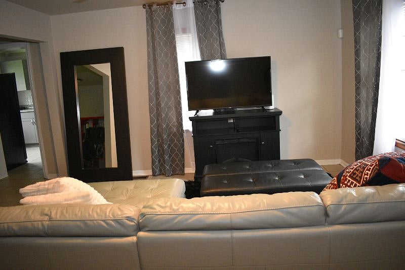 Furnished Finder property 400675_1 photo 3