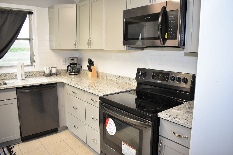 Furnished Finder property 400675_1 photo 8