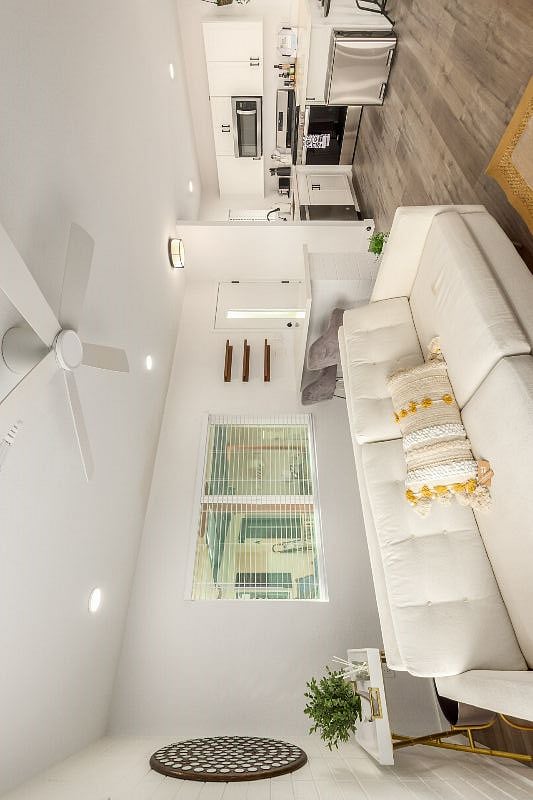 Furnished Finder property 400744_1 photo 3