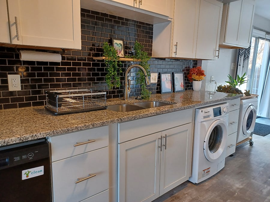 Kitchen with dishwasher and washer/dryer
