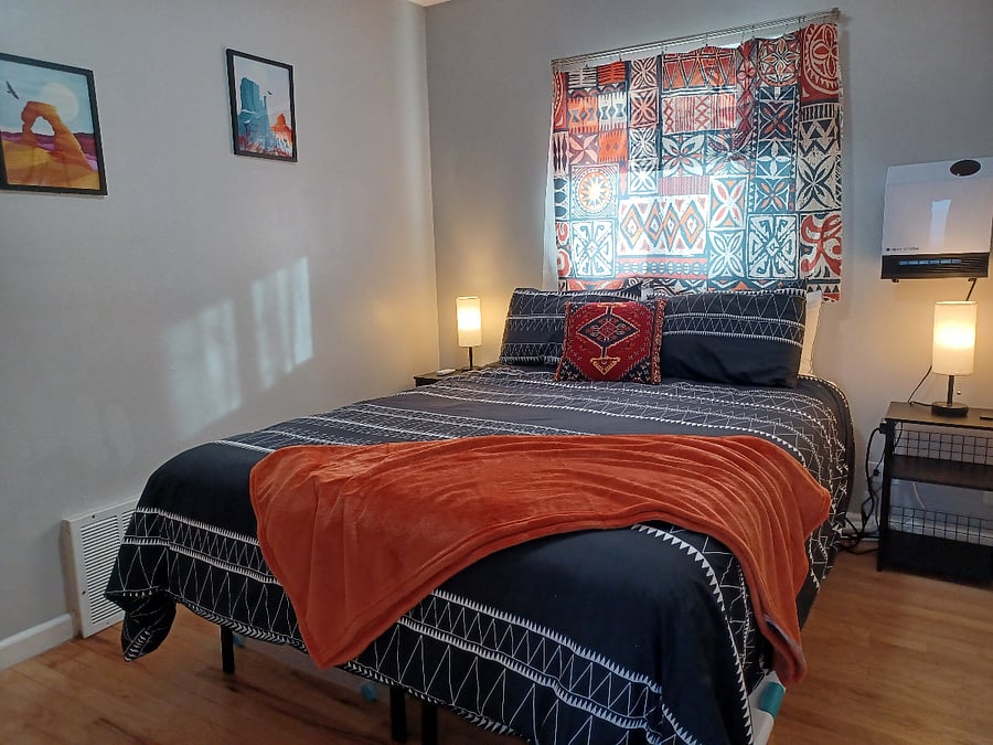 1st Bedroom - queen size bed