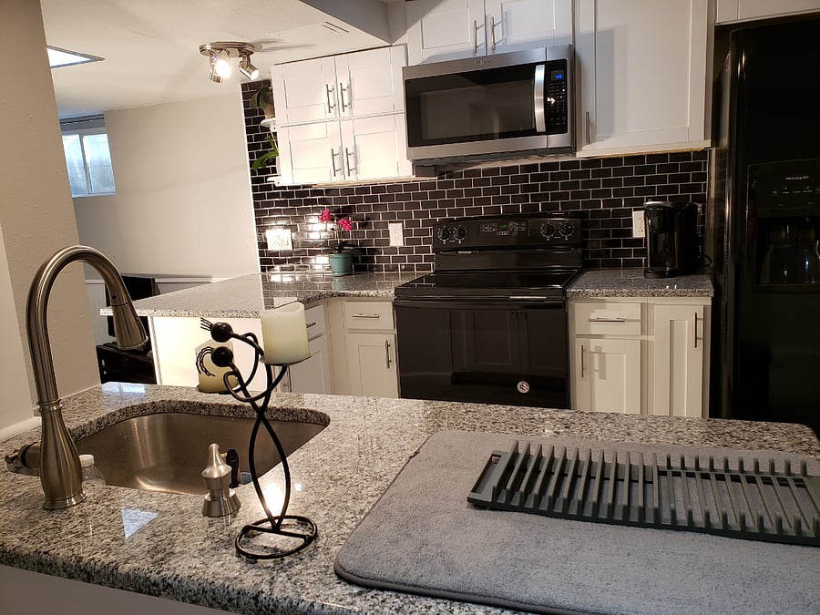 Gorgeous full-size kitchen