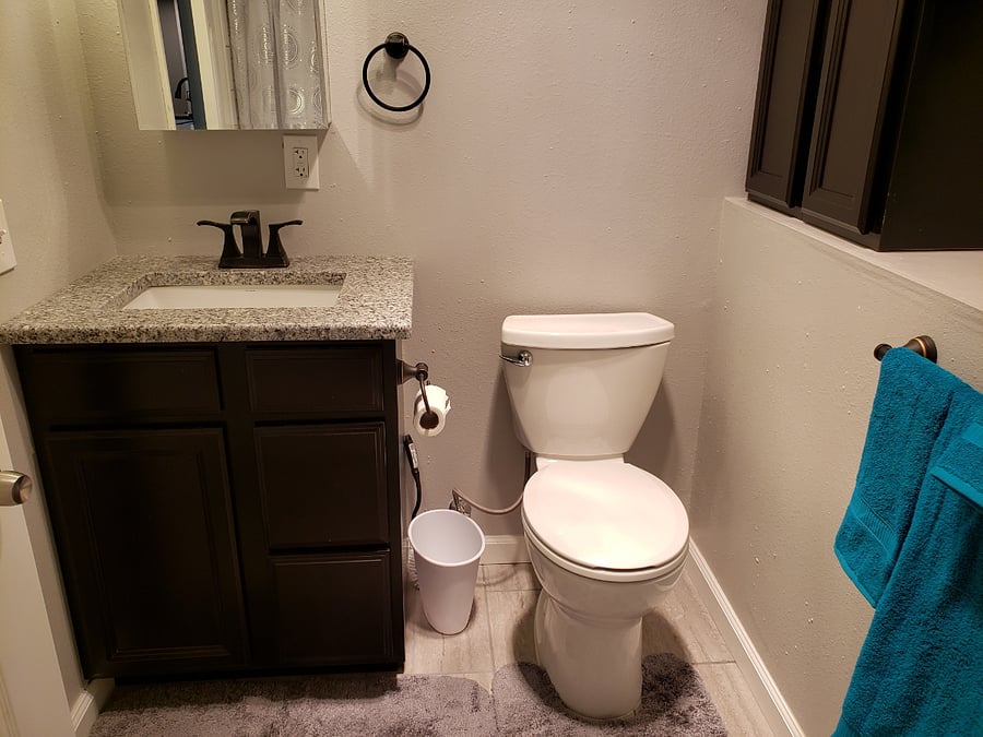 2nd bathroom with bathtub