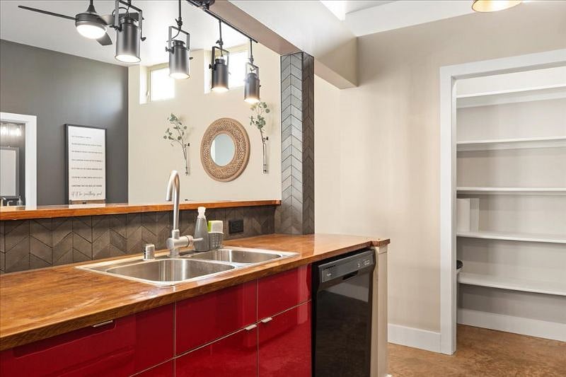 Furnished Finder property 400789_1 photo 8