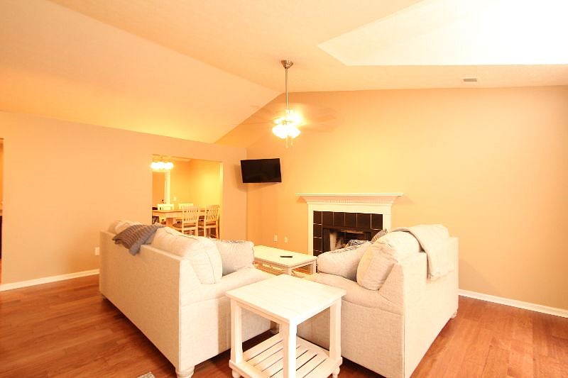 Furnished Finder property 400802_1 photo 4