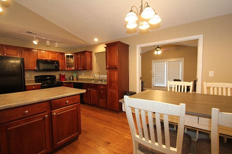 Furnished Finder property 400802_1 photo 5