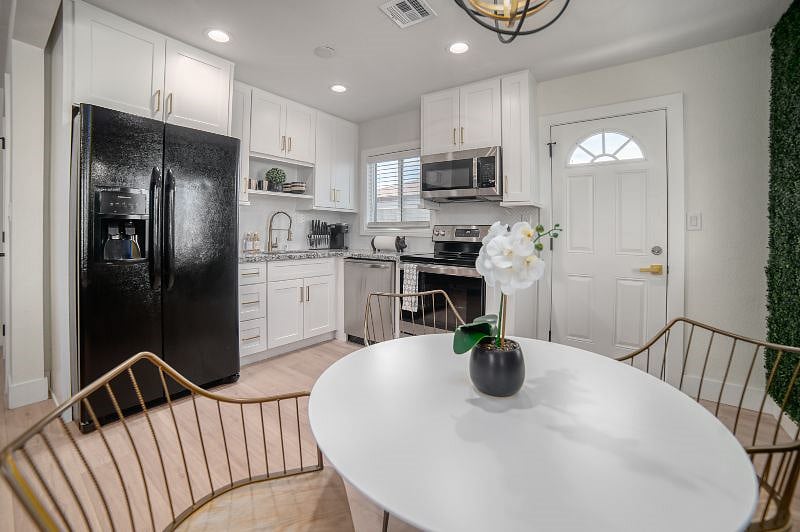 Furnished Finder property 400846_1 photo 7