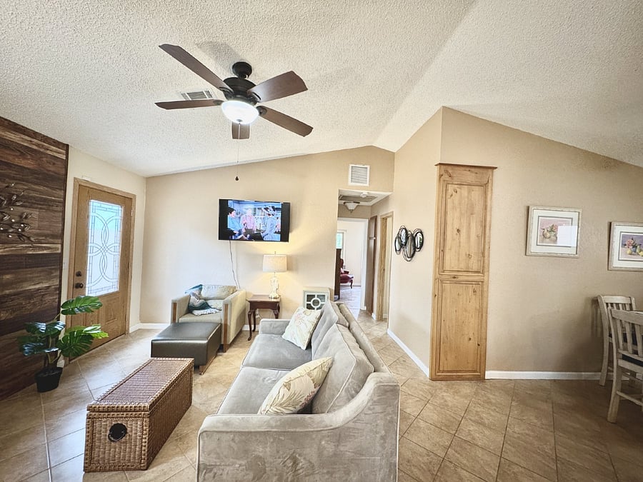 Furnished Finder property 400853_1 photo 3