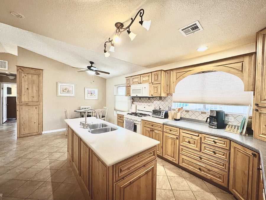 Furnished Finder property 400853_1 photo 8