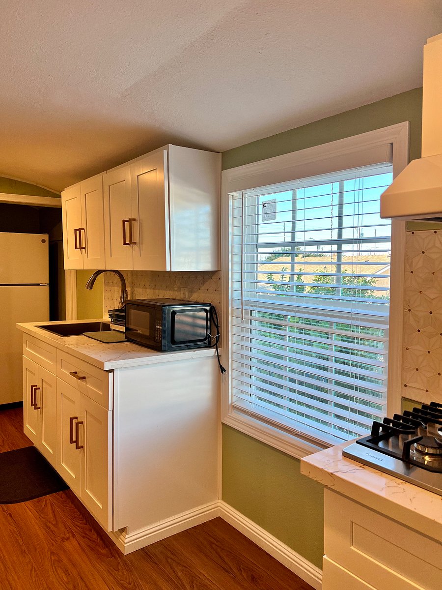 Furnished Finder property 400911_1 photo 17