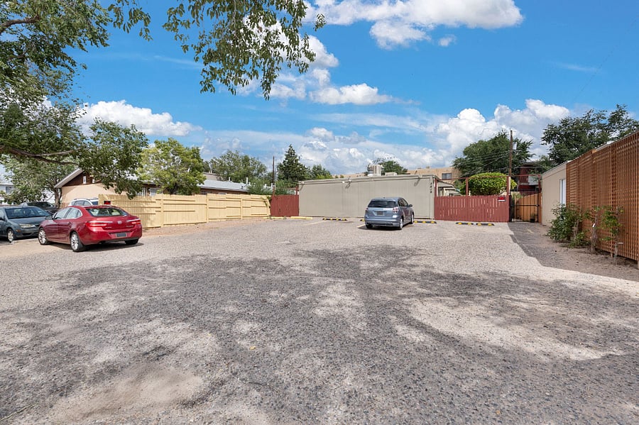 Furnished Finder property 400939_1 photo 25