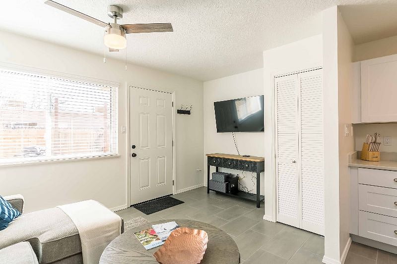 Furnished Finder property 400939_3 photo 7