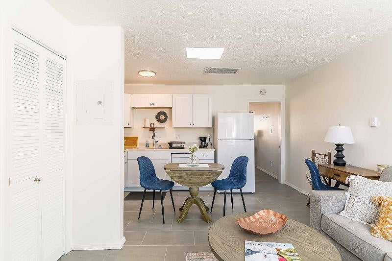 Furnished Finder property 400939_3 photo 9