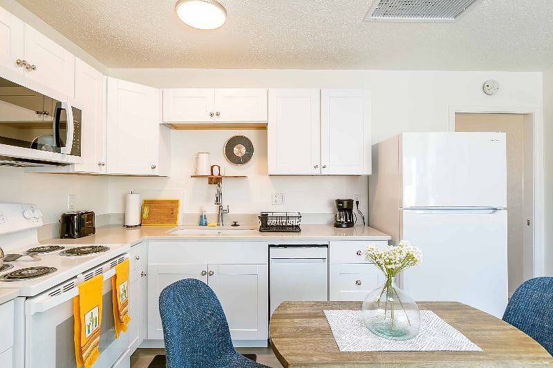 Furnished Finder property 400939_3 photo 11