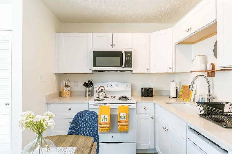 Furnished Finder property 400939_3 photo 12