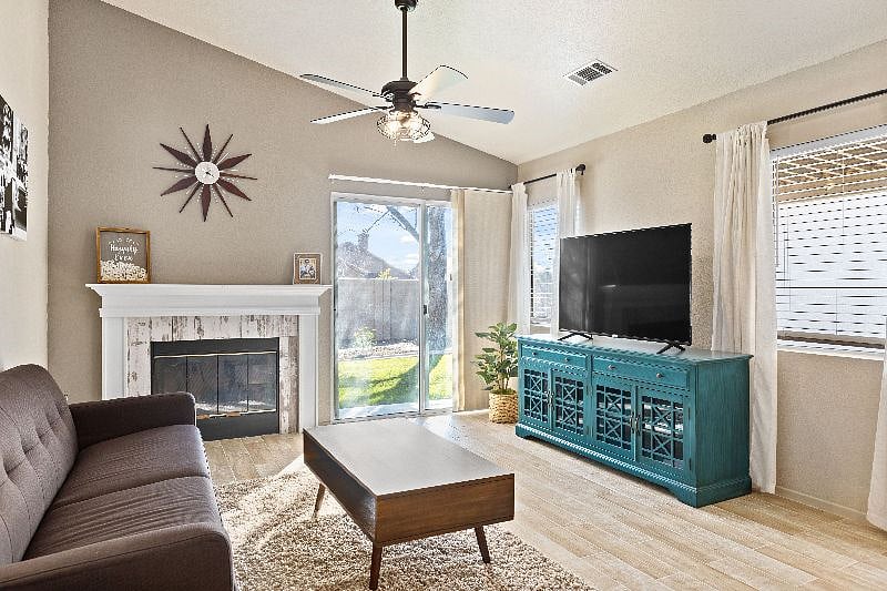 Furnished Finder property 400958_1 photo 3