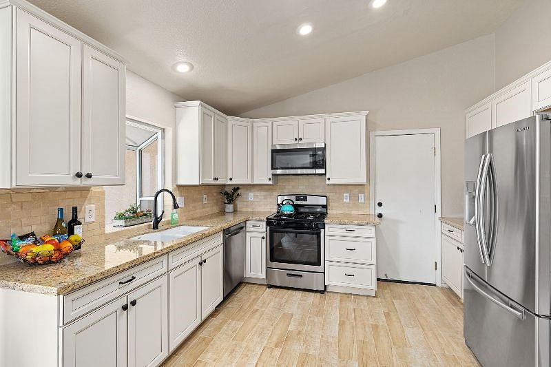 Furnished Finder property 400958_1 photo 6