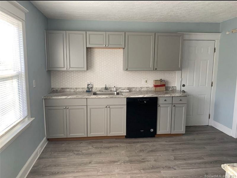 Furnished Finder property 400973_2 photo 6