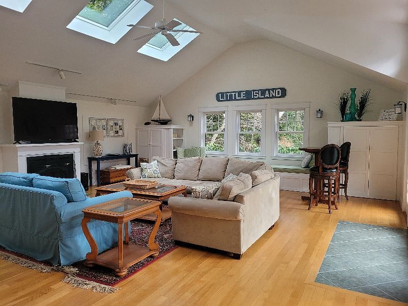 Large screen TV, Bistro table for 2