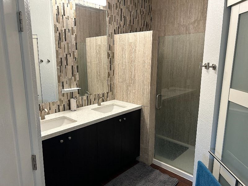 Primary bath, walk-in closet